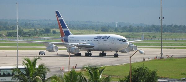 Avión civil Il-96-300 en el Aeropuerto de La Habana (archivo) - Sputnik Mundo