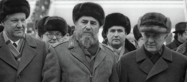 Acompañando a Fidel Castro y Eduard Shevarnadze en su visita a Moscú en 1987 - Sputnik Mundo
