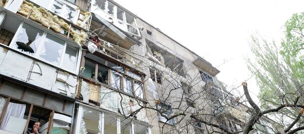 Casa residencial después del bombardeo de la ciudad de Donetsk. - Sputnik Mundo