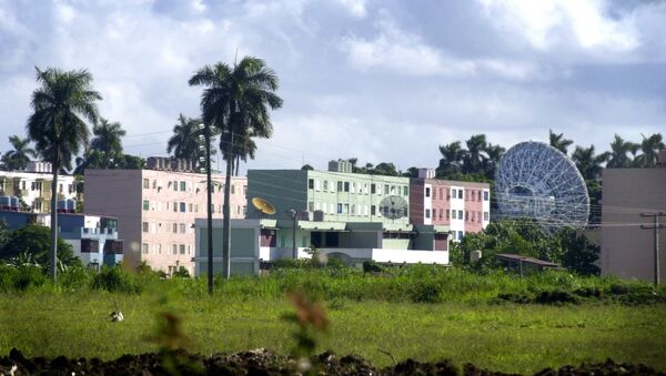 A Russian radar station is seen in Lourdes, about 12 miles south of Havana, Cuba Wednesday Oct. 17, 2001. - Sputnik Mundo