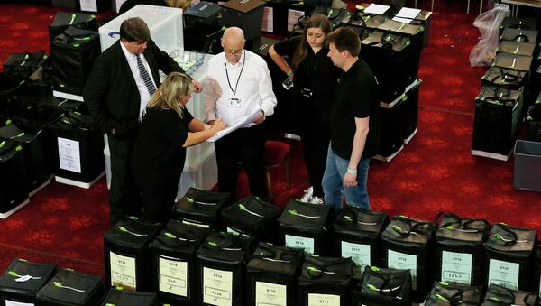 Un colegio electoral en Margate, Inglaterra - Sputnik Mundo