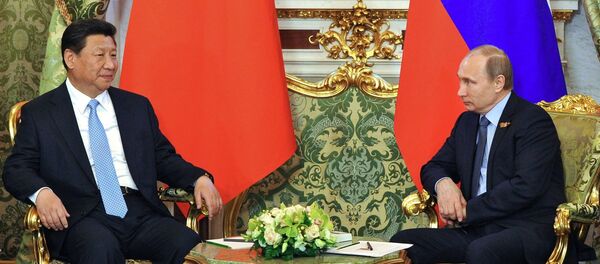 Presidente de China, Xi Jinping (izda.) y presidente de Rusia, Vladímir Putin - Sputnik Mundo