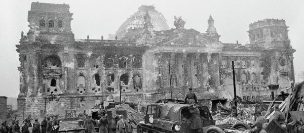 Soldados soviéticos en Berlin - Sputnik Mundo