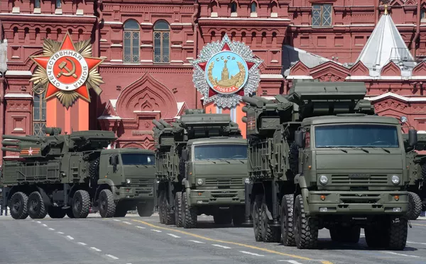 Complejos antiaéreos Pantsir-S recorren la Plaza Roja durante el Desfile de la Victoria Complejos antiaéreos Pantsir-S recorren la Plaza Roja durante el Desfile de la Victoria - Sputnik Mundo