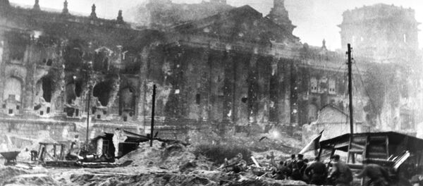 Soldados soviéticos en Berlin - Sputnik Mundo