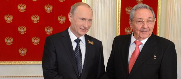 Vladímir Putin, el presidente de Rusia, y Raúl Castro, el presidente de Cuba (archivo) - Sputnik Mundo