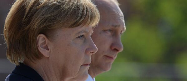 Presidente de Rusia, Vladímir Putin, y canciller de Alemania, Angela Merkel, en Moscú - Sputnik Mundo