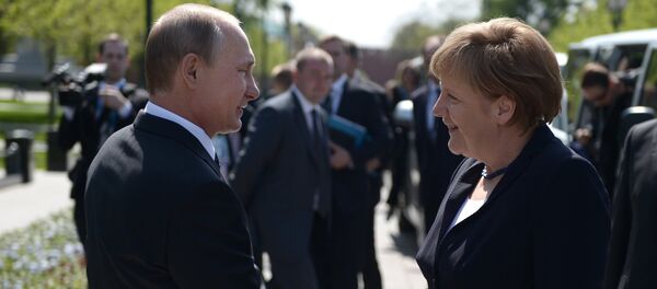 Presidente de Rusia, Vladímir Putin, y canciller de Alemania, Angela Merkel, en Moscú - Sputnik Mundo
