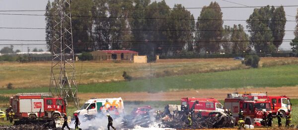 Equipos de rescate en el lugar del siniestro del Airbus A400M, Sevilla, 9 de mayo de 2015 - Sputnik Mundo