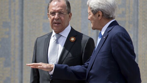 Ministro de Exteriores de Rusia, Serguéi Lavrov y secretario de Estado de EEUU, John Kerry - Sputnik Mundo