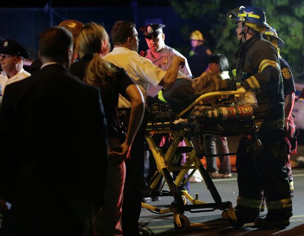 Labores de rescate en el lugar de accidente de un tren en Filadelfia - Sputnik Mundo