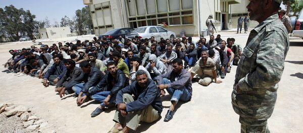 Migrantes egipcios en un centro de inmigración - Sputnik Mundo