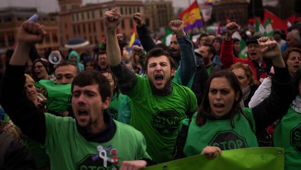 Manifestación de protesta en Madrid - Sputnik Mundo