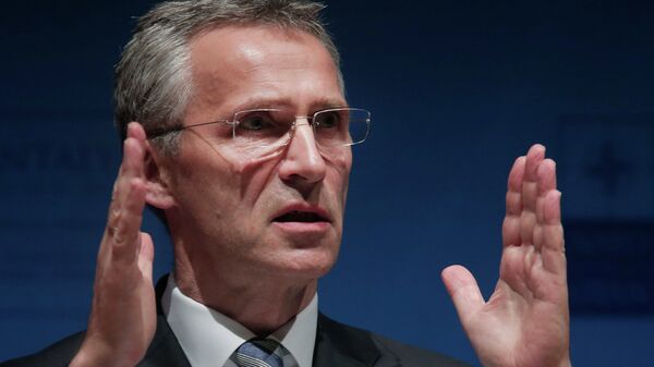 Secretary General of NATO, Jens Stoltenberg gestures as he addresses the media regarding Ukraine during the NATO Foreign Ministers' conference in Antalya, Turkey, Wednesday, May 13, 2015. - Sputnik Mundo