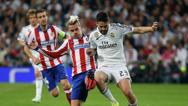 Partido de fútbol entre Real Madrid v Atletico Madrid (archivo) - Sputnik Mundo