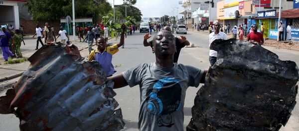 A man celebrates in a street in Bujumbura, Burundi, May 13, 2015 A man celebrates in a street in Bujumbura, Burundi, May 13, 2015 - Sputnik Mundo