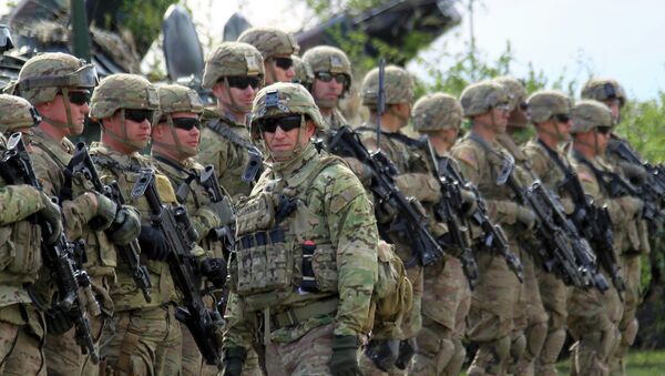 U.S. army soldiers take part in the Wind Spring 15 military exercises at Smardan shooting range April 21, 2015 - Sputnik Mundo