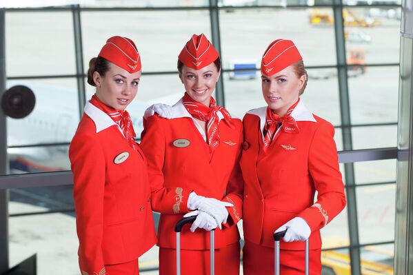 Las azafatas de Aeroflot, el rostro femenino de la mayor aerolínea rusa - Sputnik Mundo