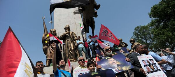Manifestantes pro-islamistas durante una protesta en apoyo de expresidente Mohamed Mursi - Sputnik Mundo
