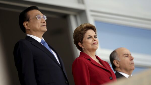 Li Keqiang, primer ministro de China, y Dilma Rousseff, presidenta de Brasil Li Keqiang, primer ministro de China, y Dilma Rousseff, presidenta de Brasil - Sputnik Mundo