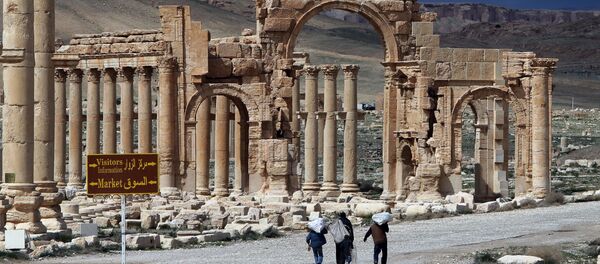 Extremistas del EI destruyen el Arco de Triunfo en Palmira - Sputnik Mundo