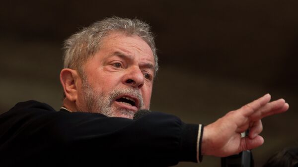 Brazil's former President Luiz Inacio Lula da Silva delivers a speech during a May Day rally in Sao Paulo, Brazil, Friday, May 1, 2015. - Sputnik Mundo