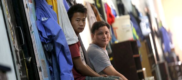 Amnistía denuncia que Catar no ha mejorado las condiciones de los trabajadores migrantes - Sputnik Mundo