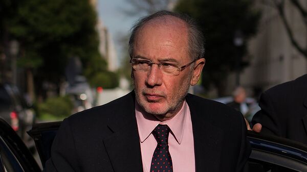 Former Finance Minister and International Monetary Fund chief Rodrigo Rato arrives at his apartment in Madrid, Spain, Monday, April 20, 2015. - Sputnik Mundo