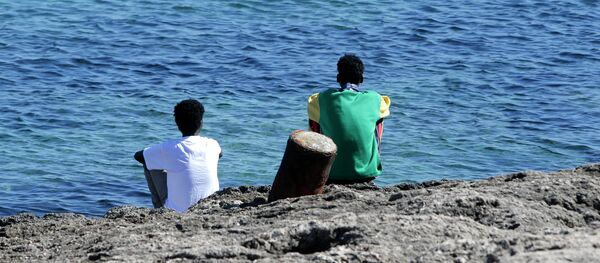 Migrantes ilegales en Lampedusa - Sputnik Mundo