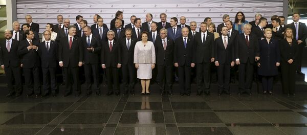 Todos los países de la cumbre de la Asociación Oriental, incluyendo Azerbaiyán, firmaron la declaración final - Sputnik Mundo