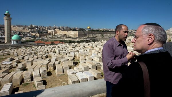 Aryeh King, activista israelí (izda,) - Sputnik Mundo