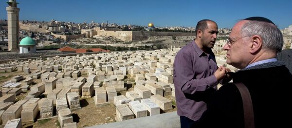 Aryeh King, activista israelí (izda,) Aryeh King, activista israelí (izda,) - Sputnik Mundo