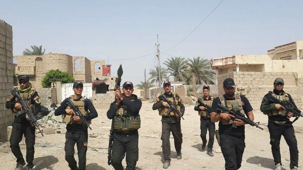 Iraqi anti-terrorism soldiers guard a graduation ceremony of Sunni tribal volunteers joining Iraqi security forces in the town of Amiriyat al-Fallujah, west of Baghdad - Sputnik Mundo