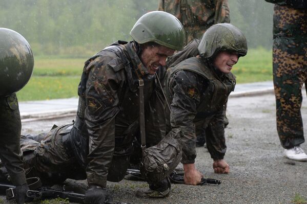 Pruebas para ostentar la boina roja de las fuerzas especiales de Rusia - Sputnik Mundo