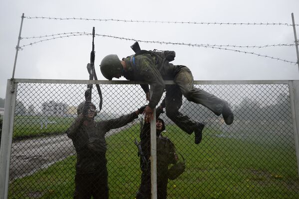 Pruebas para ostentar la boina roja de las fuerzas especiales de Rusia - Sputnik Mundo