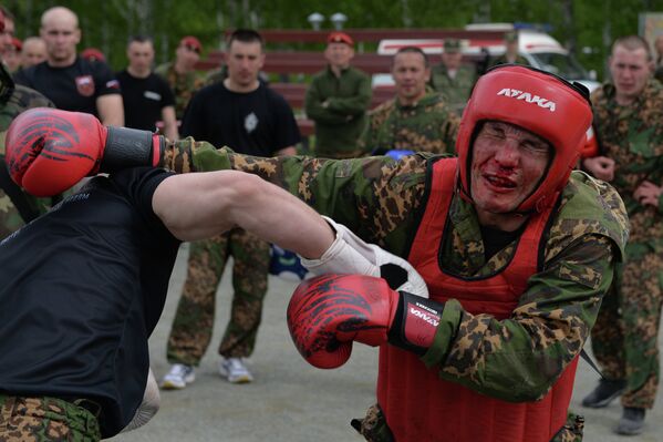 Pruebas para ostentar la boina roja de las fuerzas especiales de Rusia - Sputnik Mundo