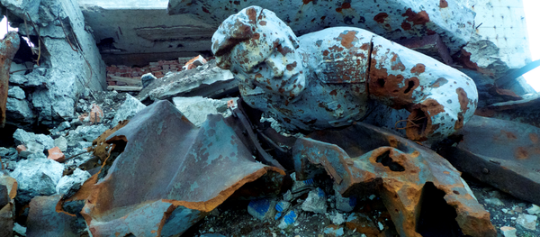 Monumento destruido en la colina Saur Moguila, este de Donetsk - Sputnik Mundo