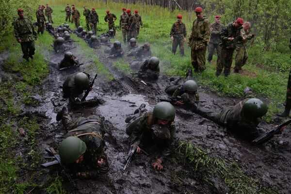 Pruebas para ostentar la boina roja de las fuerzas especiales de Rusia - Sputnik Mundo