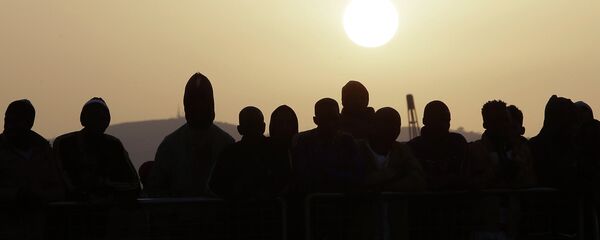 Migrantes ilegales en Sicilia - Sputnik Mundo