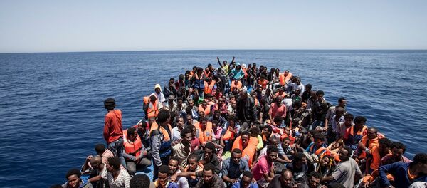 Inmigrantes rescatados en la costa de Libia (archivo) - Sputnik Mundo