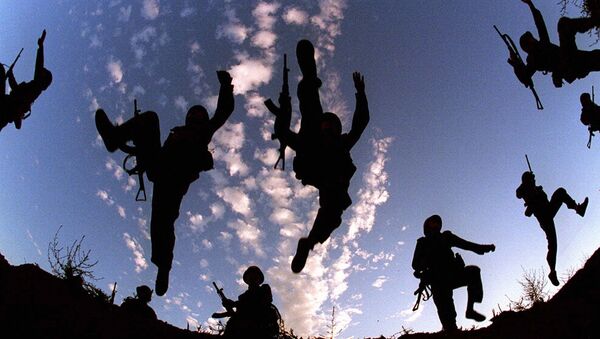 Soldiers from the third company of Beijing's Military Command, go through training exercises near Beijing in the buildup to celebrations of the 70th anniversary of the founding of the People's Liberation Army in this undated photo - Sputnik Mundo