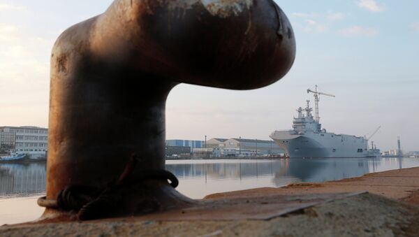 Portahelicópteros de la clase Mistral en el astillero de Saint-Nazaire, Francia - Sputnik Mundo