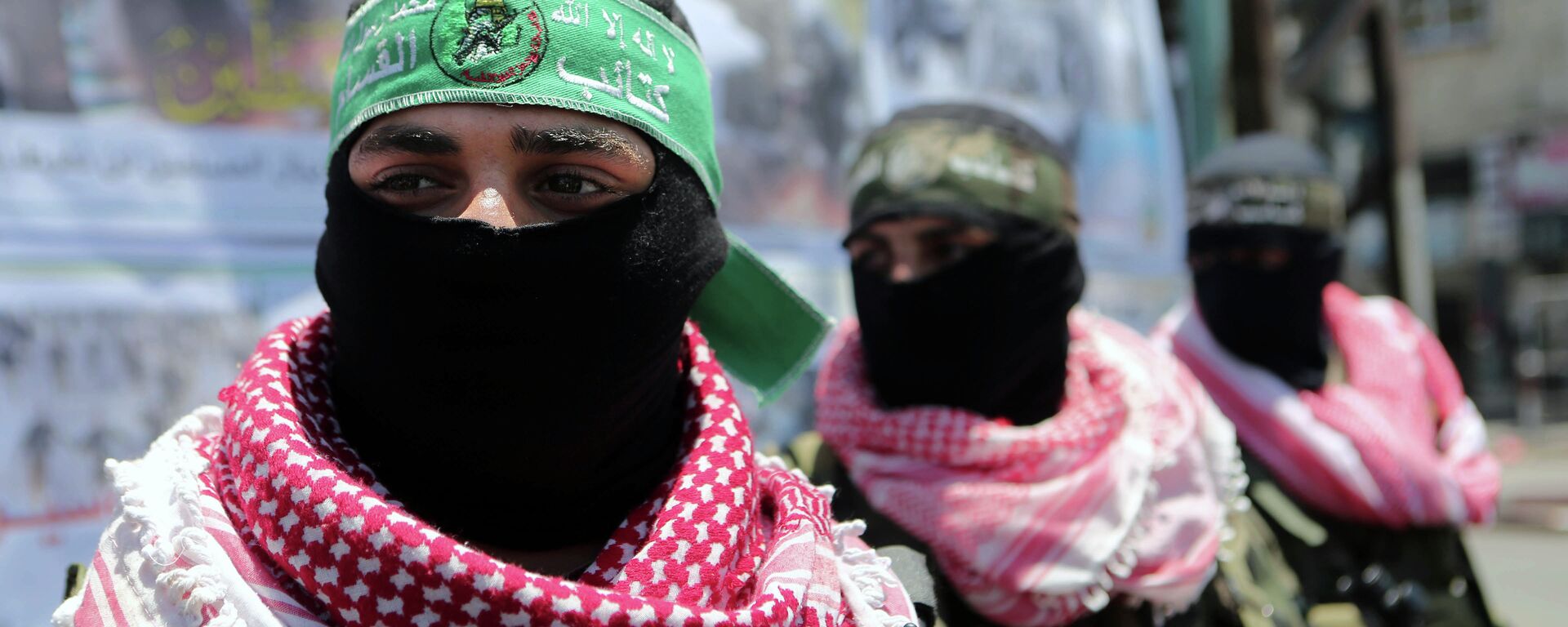 Palestinian militants of the Ezzedine al-Qassam Brigades, Hamas' armed wing, - Sputnik Mundo, 1920, 31.07.2024