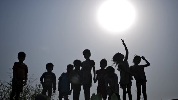Abril y mayo suelen ser en la India los meses más calurosos del año, cuando se registran temperaturas de más de 40 grados Celsius Abril y mayo suelen ser en la India los meses más calurosos del año, cuando se registran temperaturas de más de 40 grados Celsius - Sputnik Mundo