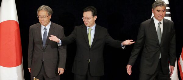 Representantes de Japón, Corea del Sur y EEUU Junichi Ihara, Hwang Joon-kook y  Sung Kim respectivamente - Sputnik Mundo