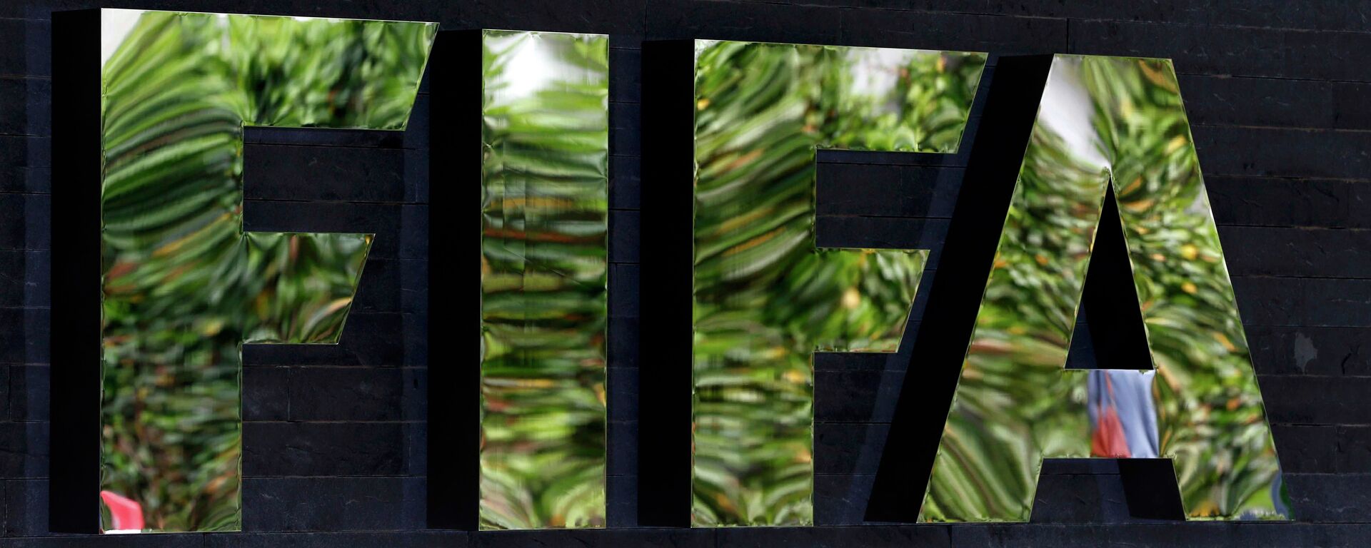 The logo of soccer's international governing body FIFA is seen on its headquarters in Zurich, Switzerland, May 27, 2015 - Sputnik Mundo, 1920, 26.08.2021