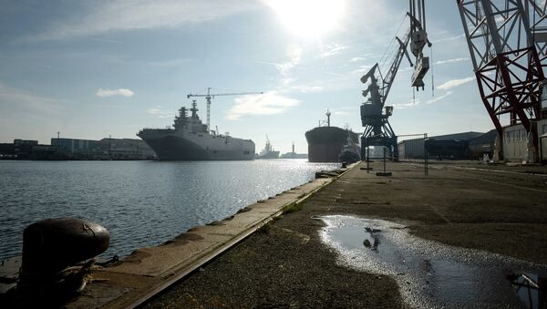 Portahelicópteros de la clase Mistral en el astillero de Saint-Nazaire, Francia - Sputnik Mundo