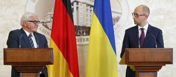 Frank-Walter Steinmeier y Arseni Yatseniuk en Kiev - Sputnik Mundo