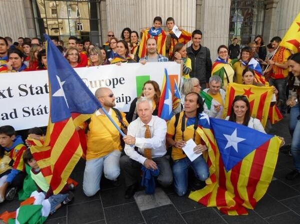 Seán Crowe en el evento Catalan Human Chain en septiembre 2013 - Sputnik Mundo