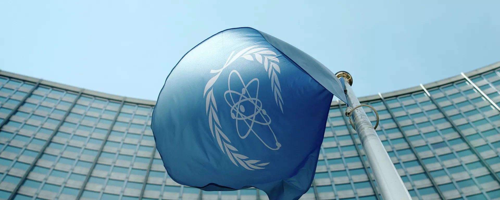 La bandera del Organismo Internacional de Energía Atómica La bandera del Organismo Internacional de Energía Atómica - Sputnik Mundo, 1920, 18.03.2022